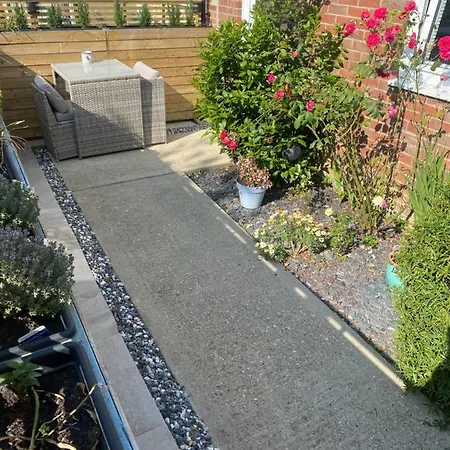 The Cwtch,Self Contained Coastal Annex Freshwater Apartment Exterior photo